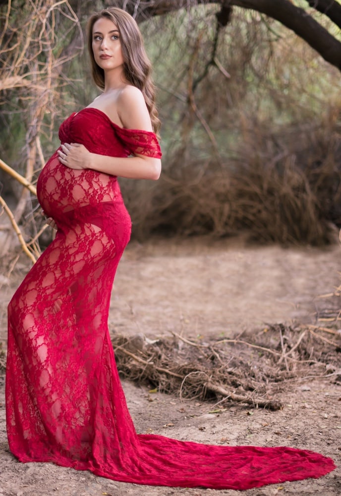 Sweetheart Lace Maternity Gown with Train